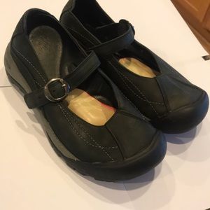 Women’s keen maryjane shoes size 8